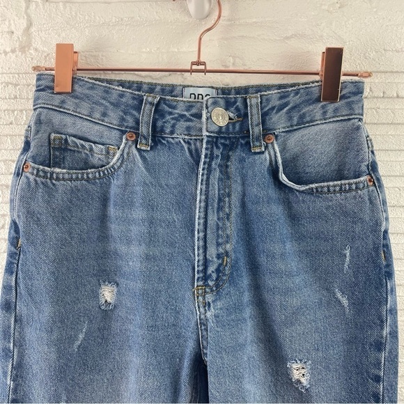 BDG Urban Outfitters Mom Hi-Rise Jeans Tapered Leg Lightly Distressed Size 24 - Picture 2 of 12